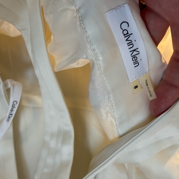 White dress - Picture 3 of 7